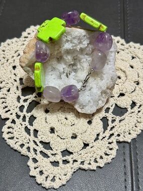 Handmade Natural Amethyst & Lime Green Howlite Turquoise Stone Bracelet